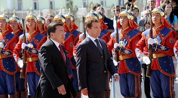 Elbegdorj deseja resolver a dívida com a Rússia
